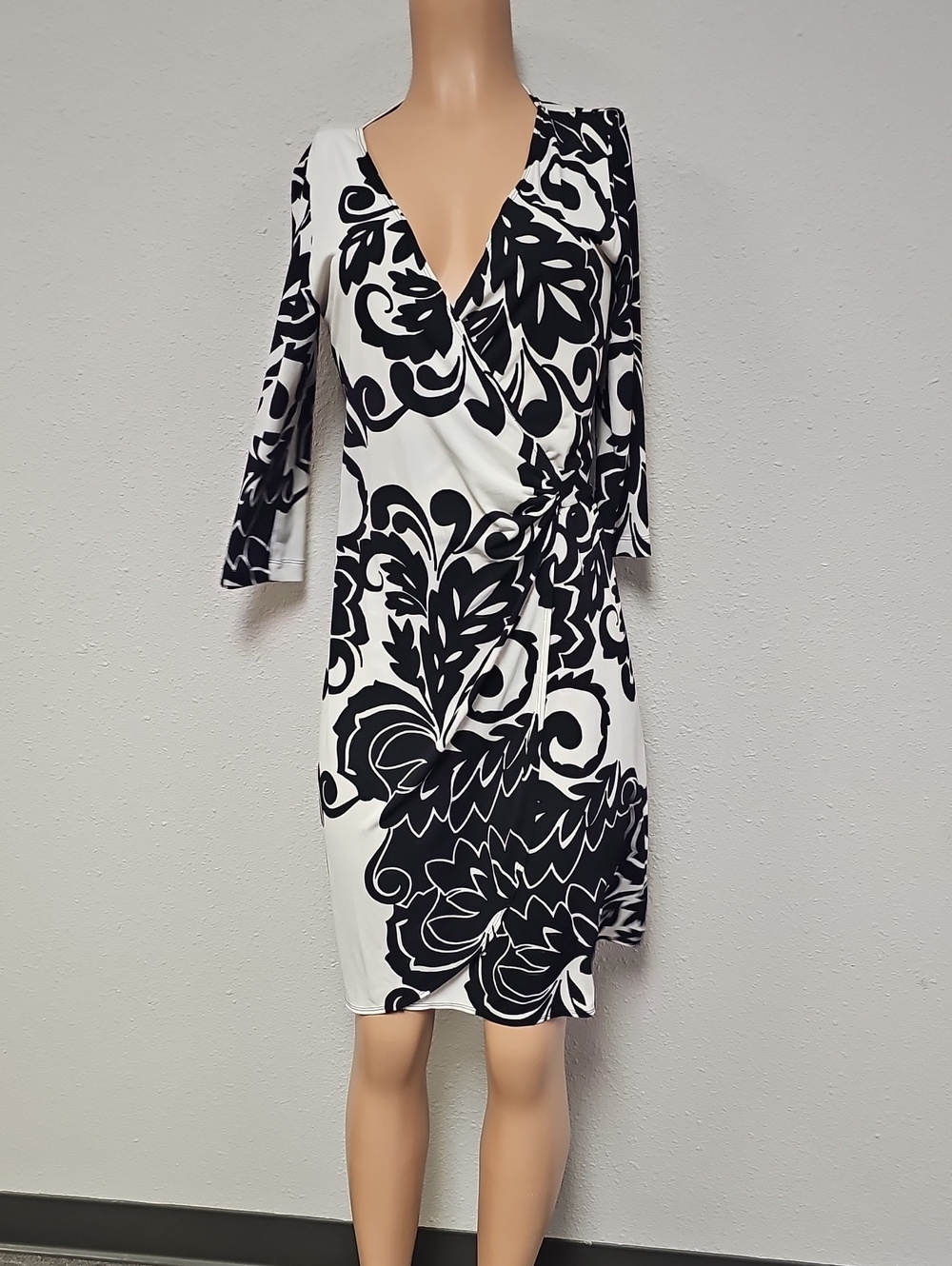 Scarlett Black and White Floral-Print Long Sleeve Wrap Dress